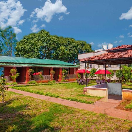 The Oak Woods Hotel มหาบาเลชวาร์ ภายนอก รูปภาพ
