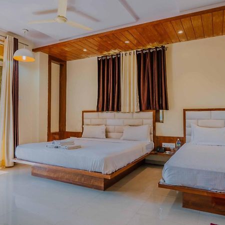 The Oak Woods Hotel มหาบาเลชวาร์ ภายนอก รูปภาพ