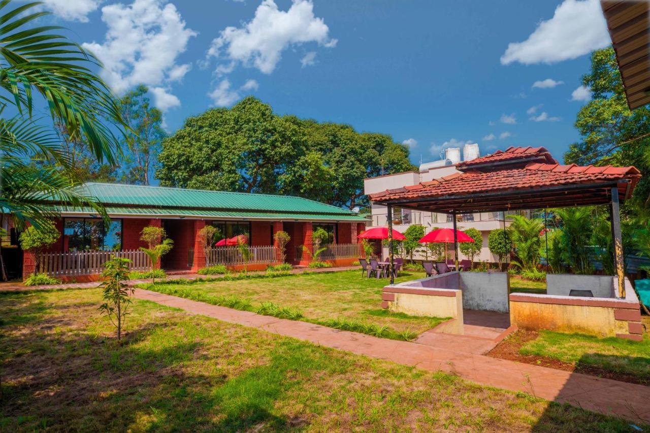 The Oak Woods Hotel มหาบาเลชวาร์ ภายนอก รูปภาพ