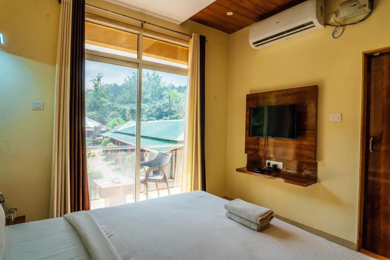 The Oak Woods Hotel มหาบาเลชวาร์ ภายนอก รูปภาพ