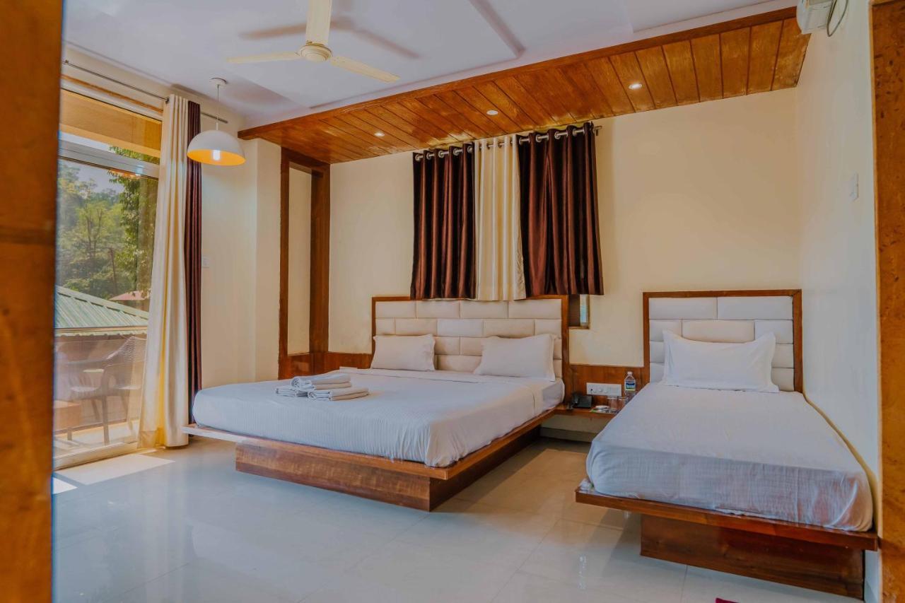 The Oak Woods Hotel มหาบาเลชวาร์ ภายนอก รูปภาพ