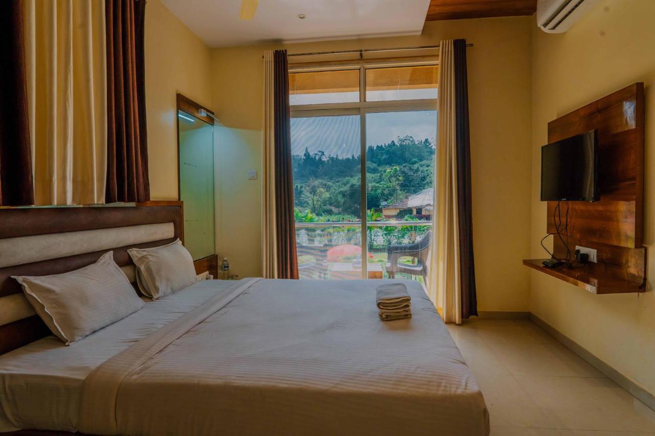 The Oak Woods Hotel มหาบาเลชวาร์ ภายนอก รูปภาพ