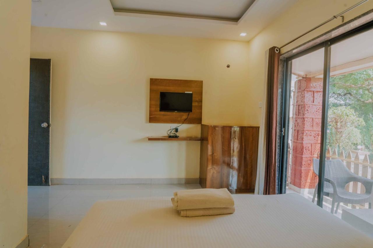 The Oak Woods Hotel มหาบาเลชวาร์ ภายนอก รูปภาพ